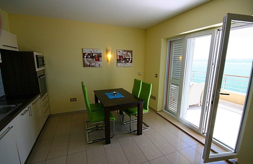Marusici Condo | Villa Opera Luxury Villa direct above the Private Beach