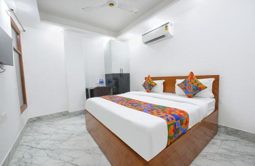 Sainik Farm Hotel | Via The Cozy Cloud