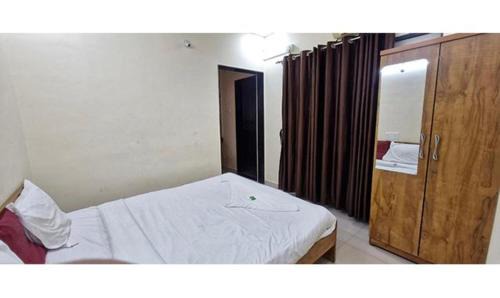 Phase 1 Hotel | Via White House I