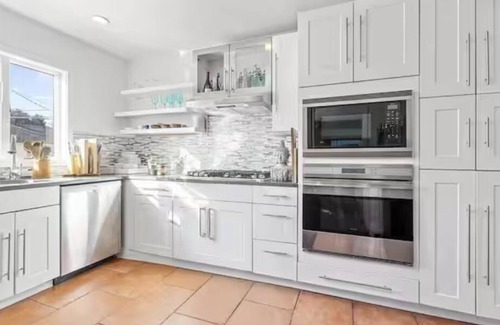 North End House | Vibe Check Beach House: No Karens Allowed