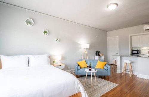 Peoria Apartment | VIBES ON MAIN - Modern Chic Studio in Downtown