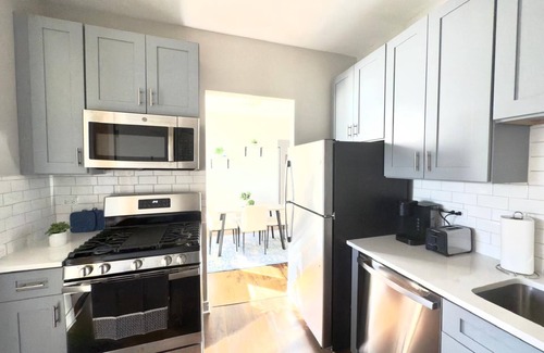Chicago Apartment | Vibrant 1BR Apt, Explore Chicago's Hidden Gems!