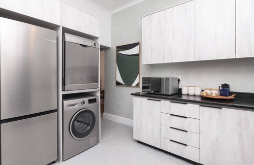 Bo'Kaap Apartment | Vibrant 3-Bedroom in the Heart of Bo-Kaap
