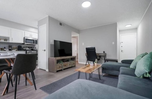 West Campus Apartment | Vibrant Balcony Retreat: King Bed Free Parking