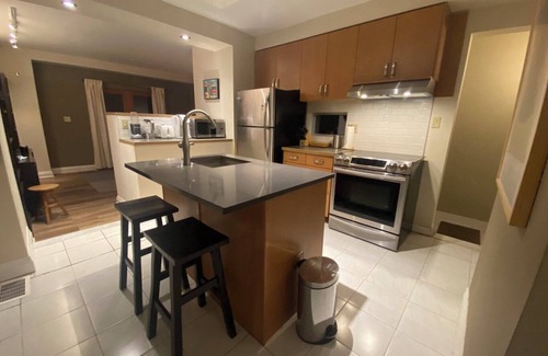 Palmerston - Little Italy House | Vibrant Little Italy Area: Main Floor Apartment
