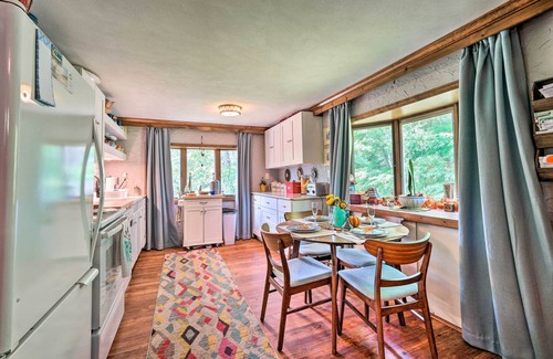 Putney Cabin | Vibrant Putney Cabin w/Fire Pit: Hike & Ski!