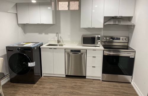 Vaughan Apartment | Vicky Vacation Rentals #1n