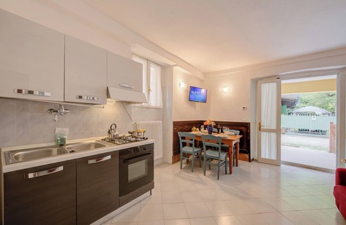Barbarano Apartment | Vicolo 42-private Terrace-200m Lake, Salò, Italy
