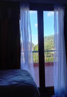 Ezeiza House | Victoria 3 Bed and Breakfast