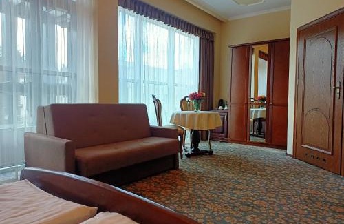 Krynica-Zdroj Hotel | Victoria Cechini