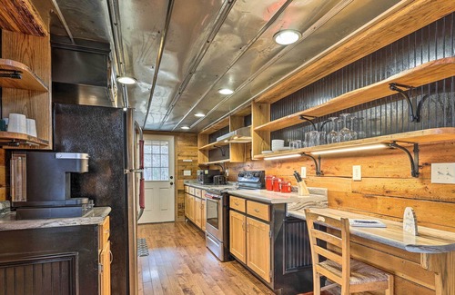 Vinemont Cabin | 'Victoria Farms' Vinemont Vacation Rental!
