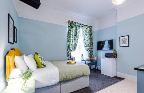 Leamington Spa Apartment | Victoria Park Studio 2 - Town Centre Gem, Free Parking, Netflix & Amazon Prime