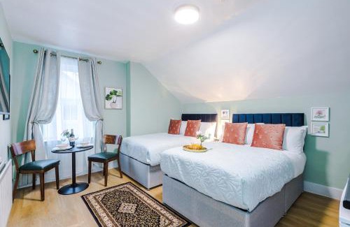 Leamington Spa Apartment | Victoria Park Studio 9 - Free Parking, WiFi, Near Train Station, Free Netflix, Prime & DisneyPlus