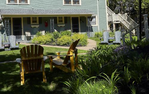 Wolfville Hotel | Victoria's Historic Inn