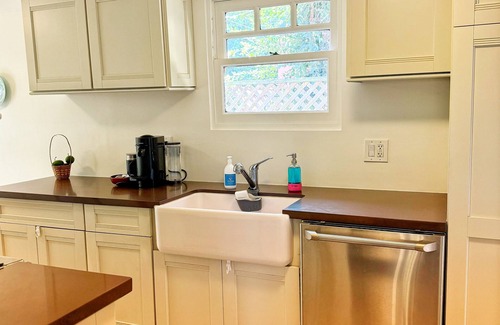 Belmont Heights House | Victorian Bungalow: 2 bd + parking + private garden