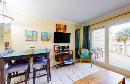 Galveston Apartment | Victorian Condos Barefoot Beach Haven