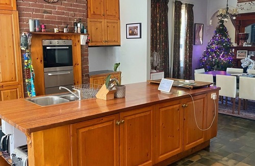 Yarraville Apartment | Victorian Ground FL Apartment, Pool, Sauna & BBall
