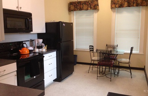 Jefferson City House | Victorian Home-Sleeps 12-Middle of Everything!
