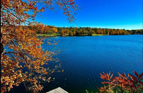 Lake Huntington House | Victorian Lake Oasis Hot Tub Private Lakefront