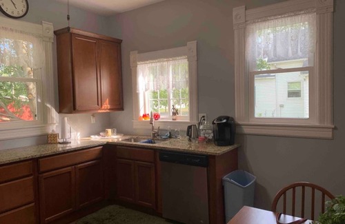 Bushnell House | VICTORIAN VACAY 3 BR Sleeps 10