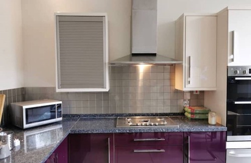 Newington Villa | Victorian Villa Ard Na Said with free parking, 20 minute walk to royal mile