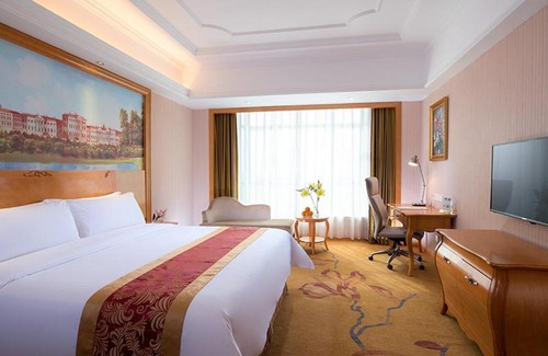 Huazhou Hotel | Vienna International Hotel Huazhou East Beijing Road