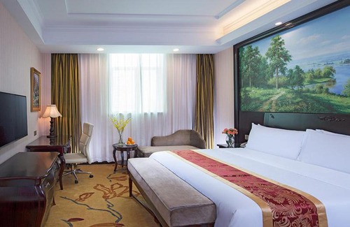 Longhua District Hotel | Vienna International Hotel Shenzhen South Huanguan Road