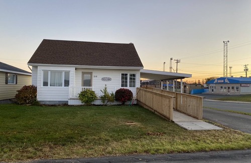 Dalhousie House | View of the beautiful Bay of Chaleur- 3 minute walk to the beach!