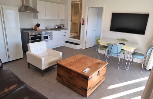 Stepneyville Apartment | Views-for-ages-apartment