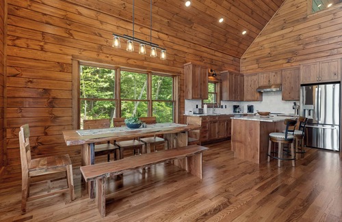 Townsend Cabin | Views for Miles Brand New 3BR 2 and 1/2 Bath Hot Tub, Pool Table, Pool Access