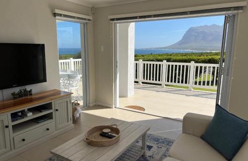 Kleinmond House | Views galore in Kleinmond