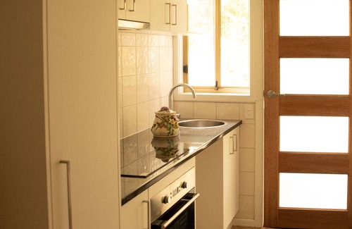 Panton Hill Apartment | Views, nature, cosy, close to wineries and hiking, campfire, dogs welcome