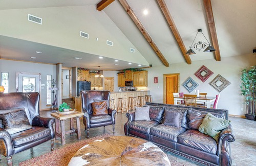 Log Cabin House | Views & Private Dock: Lakefront Eustace House!