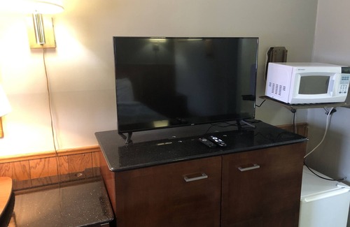 Lindsborg Hotel | Viking Motel