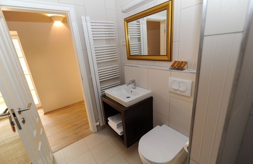 Kostanjevica na Krki Bed & Breakfast | Vila Castanea