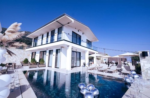 Himare Villa | Vila Infinity-Luxury Rooms