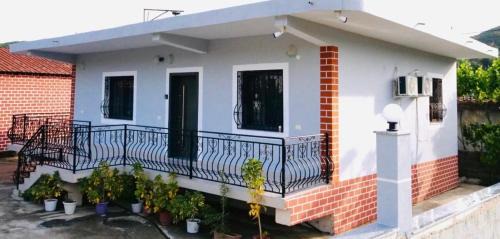 Berat Villa | VILA Moreja