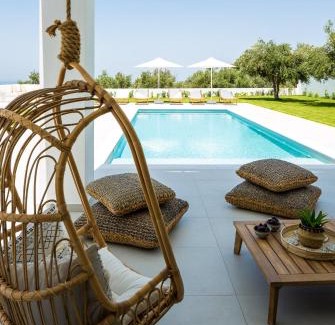 Skouloufia Villa | Vilana White Elegant Villa