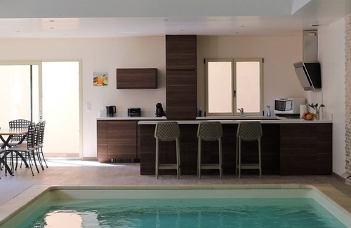 Montainville Villa | Villa (1-6 pers.) with heated indoor pool 30 minutes from Versailles