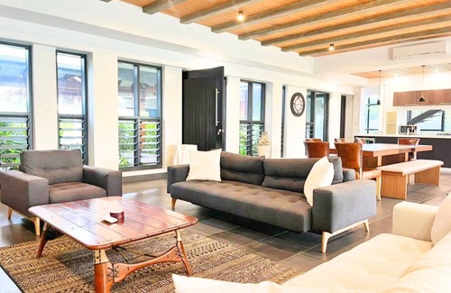 Nadi Villa | Villa 101 - 5BR Private Poo- Private Pool - Poo - Table - Tub