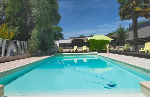 Courcoury House | Villa 168m2 Piscine Parc Arboré pour groupe Famille Amis jusqu'à 10 personnes