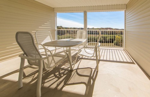 Clarkesville Villa | Villa ∙ 2 bedrooms ∙ 6 guests