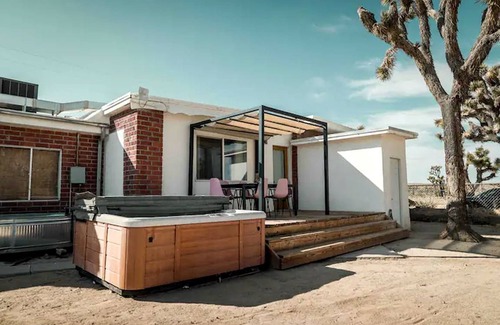 Yucca Valley Villa | Villa ∙ 2 bedrooms ∙ 4 guests