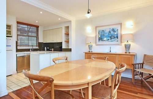 Pokolbin Villa | Villa 2br Rose Villa located within Cypress Lakes Resort