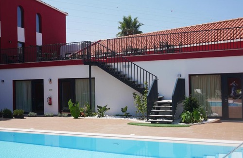 Charneca de Caparica e Sobreda Hotel | Villa 3 Caparica - Lisbon Gay Beach Resort