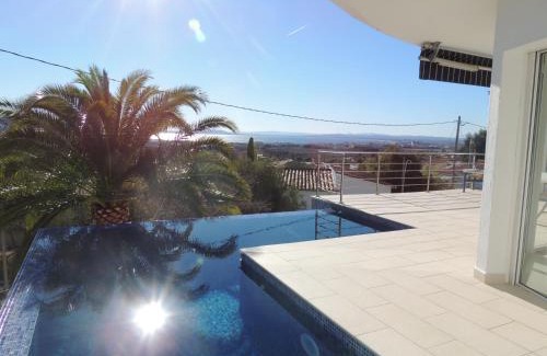 El Mas Fumats Villa | VILLA 3 REYES