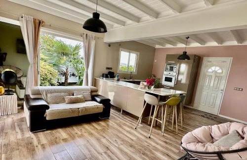 Le Lamentin House | Villa 4 étoiles MWoodsuite MartiniqueSun - Coquet & Central avec piscine et jardin privé