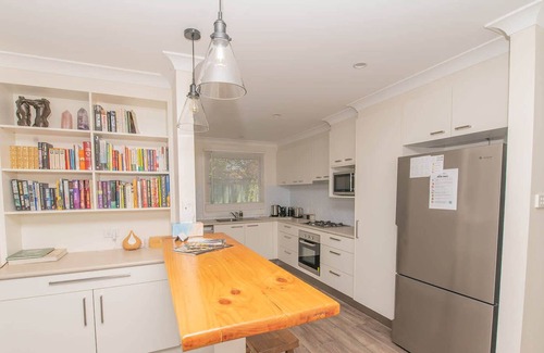 Orange Villa | Villa 4 on March - Private & Cosy, CBD, Free Wi-fi