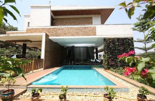 St.Stanislaus Villa Villa | Villa 41 by StayVista - A chic retreat with a pool, poker table, and a theater room