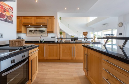 Alhaurin el Grande Villa | Villa "5 Star Detached Golf Villa" with Mountain View, Private Heated Pool & Wi-Fi